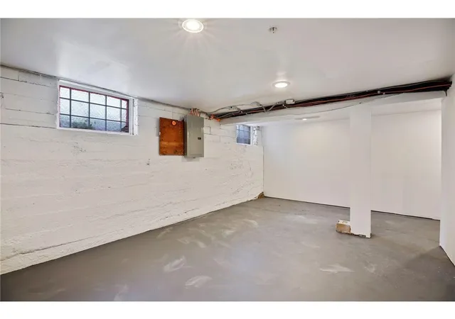40th image of 2050 W Broadway Ave, Minneapolis, MN 55411 | MLS# 7073087