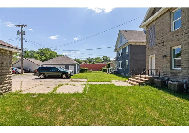 4th image of 2050 W Broadway Ave, Minneapolis, MN 55411 | MLS# 7073087