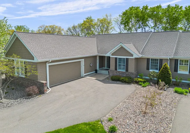 2nd image of 10123 Waterfront Dr, Saint Paul, MN 55129 | MLS# 7073092