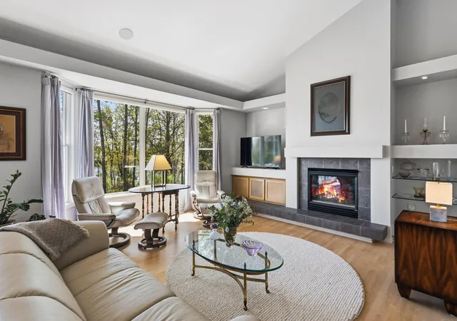 3rd image of 10123 Waterfront Dr, Saint Paul, MN 55129 | MLS# 7073092