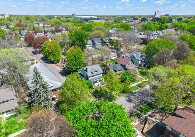 2nd image of 1699 Ashland Ave, Saint Paul, MN 55104 | MLS# 7073135
