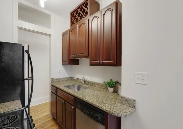 Homes for sale in Saint Paul, MN | 220 Marshall Ave #3, Saint Paul, MN 55102 | MLS# 7073222