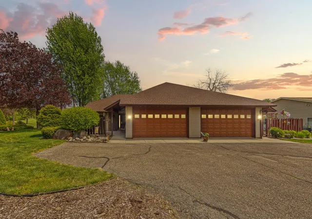 Homes for sale in Owatonna, MN | 1235 Cherry St, Owatonna, MN 55060 | MLS# 7073417