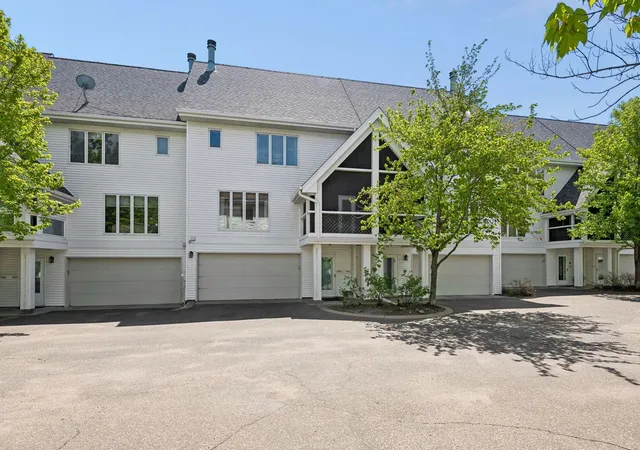 Photo 2 of Single family home for sale at 930 Dartmouth Pl Se, Minneapolis, MN 55414 | MLS# 7073458 | Listing updated on 2026-08-27