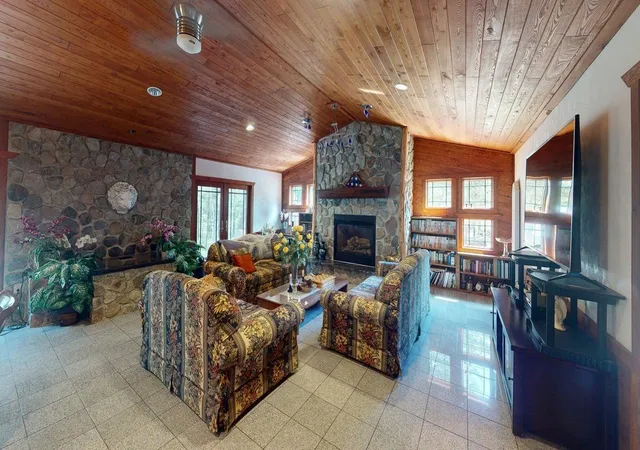 3rd image of 1505 Moorhead Rd, Cloquet, MN 55720 | MLS# 7073493