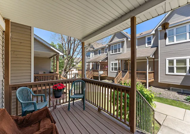 1st image of 21 River Bend Pl, Chaska, MN 55318 | MLS# 7073524