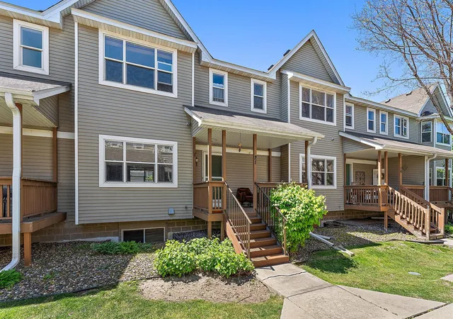 3rd image of 21 River Bend Pl, Chaska, MN 55318 | MLS# 7073524