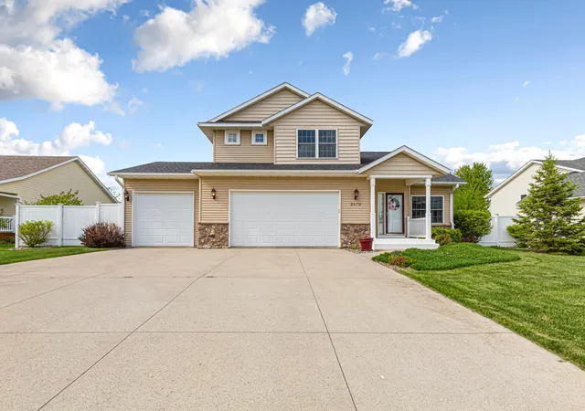 Homes for sale in Owatonna, MN | 2570 Fox Hollow Ln, Owatonna, MN 55060 | MLS# 7073532