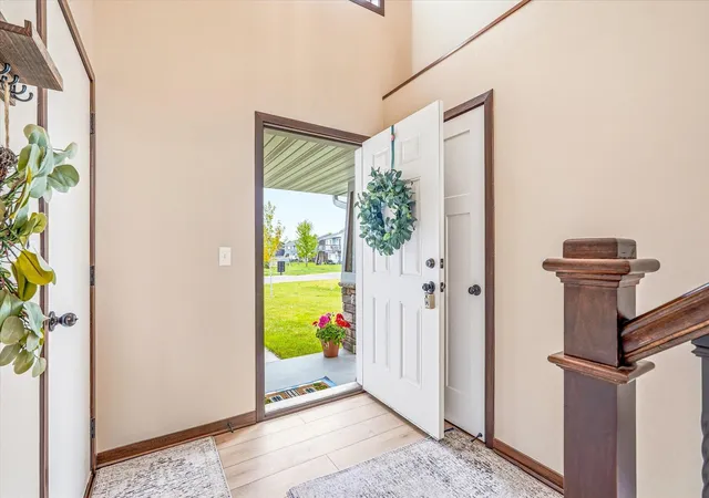 Photo 3 of Single family home for sale at 422 Bluebird Dr Nw, Isanti, MN 55040 | MLS# 7073543 | Listing updated on 2026-08-18