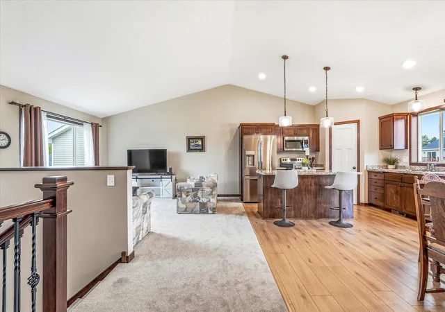 Photo 4 of Single family home for sale at 422 Bluebird Dr NW, Isanti, MN 55040 | MLS# 7073543 | Listing updated on 2026-08-18