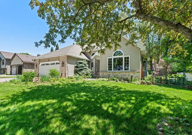 Homes for sale in Mahtomedi, MN | 1320 Griffin Ave, Mahtomedi, MN 55115 | MLS# 7073607