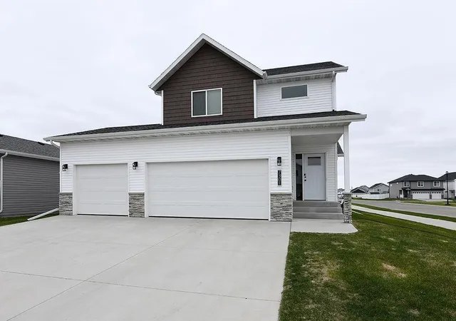 1st image of 7301 26th St S, Fargo, ND 58104 | MLS# 7073755