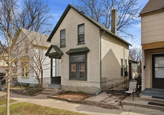 Photo 2 of Single family home for sale at 502 Bellows St, Saint Paul, MN 55107 | MLS# 7073772 | Listing updated on 2026-08-11