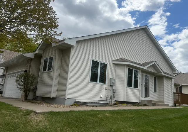 1st image of 834 Wescott Sq, Saint Paul, MN 55123 | MLS# 7073811