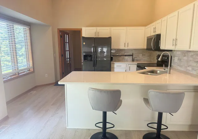 2nd image of 834 Wescott Sq, Saint Paul, MN 55123 | MLS# 7073811