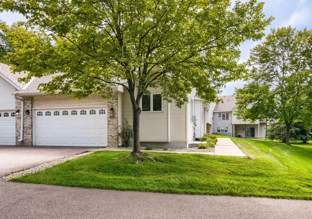 Photo 2 of Single family home for sale at 834 Wescott Sq, Saint Paul, MN 55123 | MLS# 7073811 | Listing updated on 2026-09-06