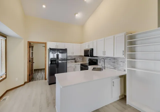 Photo 3 of Single family home for sale at 834 Wescott Sq, Saint Paul, MN 55123 | MLS# 7073811 | Listing updated on 2026-09-06