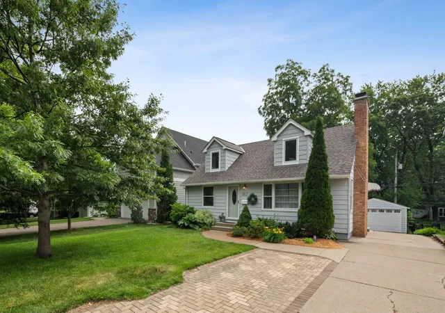 Homes for sale in Edina, MN | 5817 Fairfax Ave, Edina, MN 55424 | MLS# 7073832