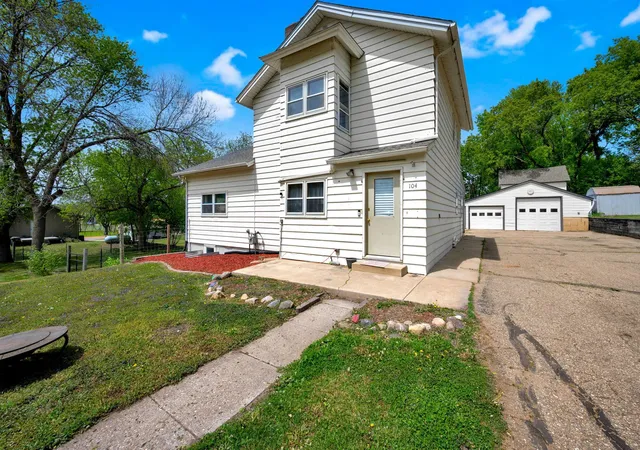 Homes for sale in Elysian, MN | 104 Frank Ave Ne, Elysian, MN 56028 | MLS# 7073838