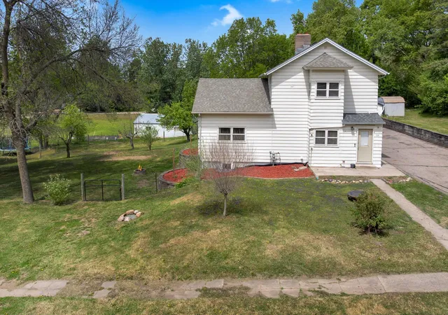 Homes for sale in Elysian, MN | 104 Frank Ave Ne, Elysian, MN 56028 | MLS# 7073838