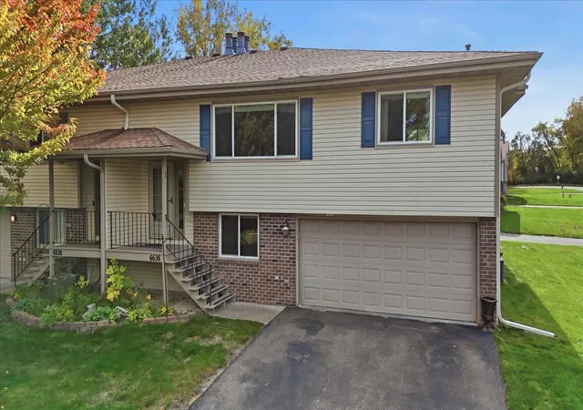 Photo 2 of Single family home for sale at 6838 Sandlewood Rd, Saint Paul, MN 55125 | MLS# 7074053 | Listing updated on 2026-10-22