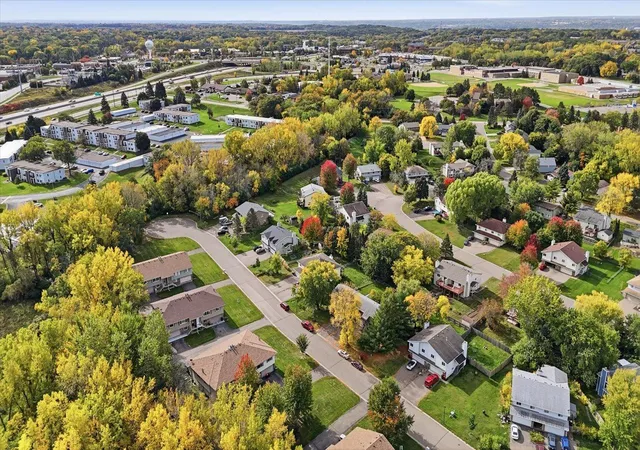 Photo 4 of Single family home for sale at 6838 Sandlewood Rd, Saint Paul, MN 55125 | MLS# 7074053 | Listing updated on 2026-10-22