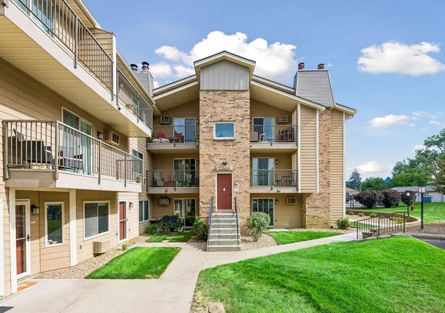 Photo 2 of Condo for sale at 2040 Ridge Dr #32, Minneapolis, MN 55416 | MLS# 7074062 | Listing updated on 2026-10-20