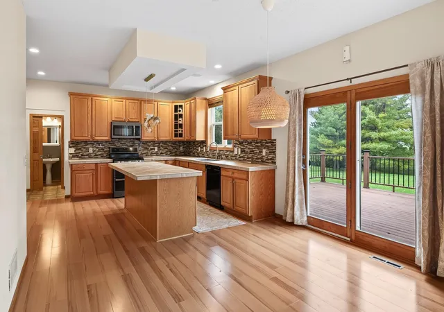 Photo 3 of Single family home for sale at 9400 Glacier Rd, Saint Bonifacius, MN 55375 | MLS# 7074069 | Listing updated on 2026-10-22