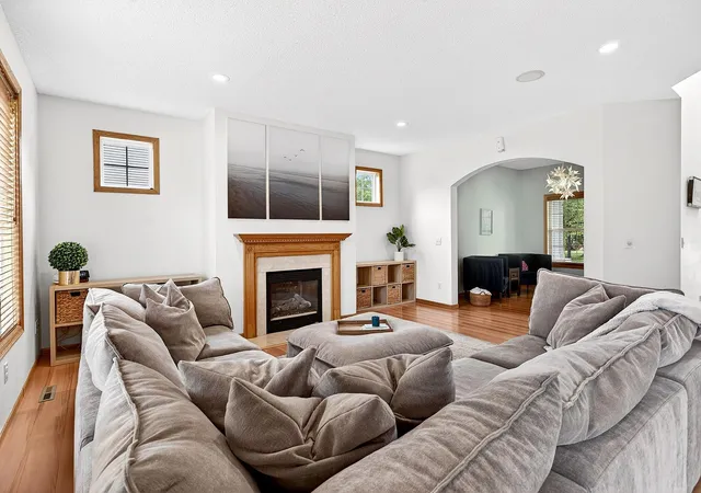 Photo 4 of Single family home for sale at 9400 Glacier Rd, Saint Bonifacius, MN 55375 | MLS# 7074069 | Listing updated on 2026-10-22