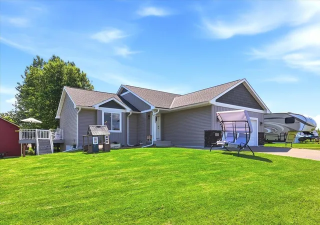 3rd image of 340 Bluebill St, Baldwin, WI 54002 | MLS# 7074240