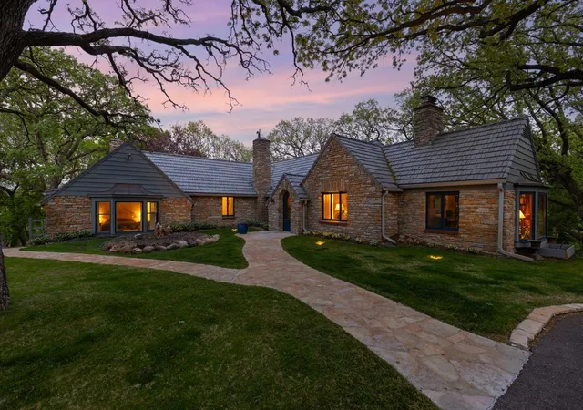 2nd image of 10300 Riverview Rd, Eden Prairie, MN 55347 | MLS# 7074303