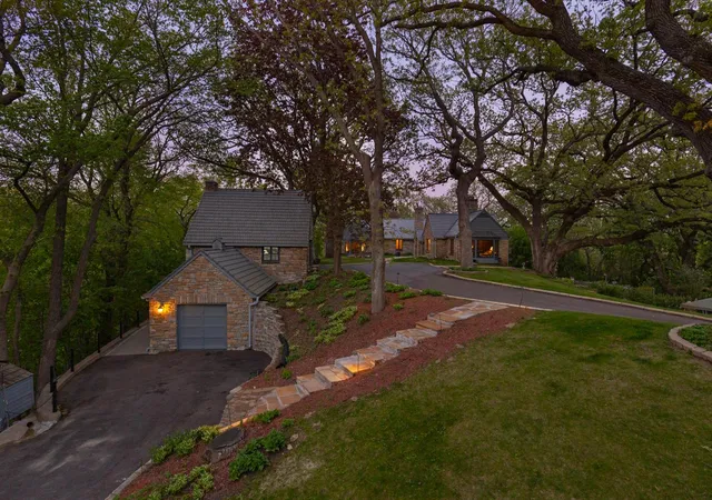 3rd image of 10300 Riverview Rd, Eden Prairie, MN 55347 | MLS# 7074303