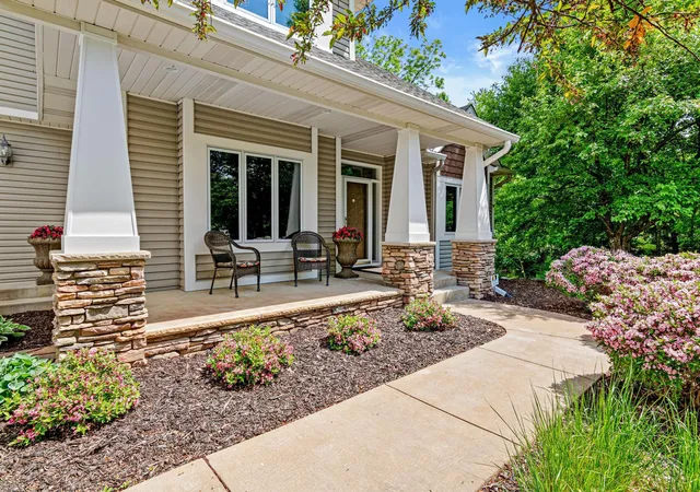 Photo 3 of Sale Pending at 5177 Muir Ave N, Stillwater, MN 55082 | MLS# 7074678 | Listing updated on 2026-08-20