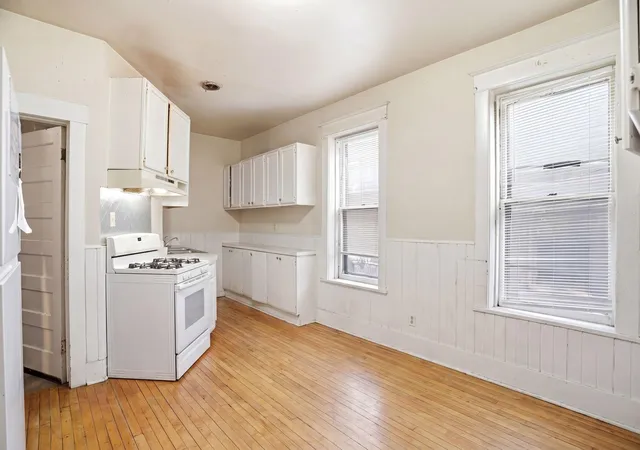 Listing Photo 5 - Condo for sale in building located at 686 Virginia St, Saint Paul, MN 55103