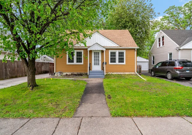 Homes for sale in Saint Paul, MN | 1131 Kingsford St, Saint Paul, MN 55106 | MLS# 7074859