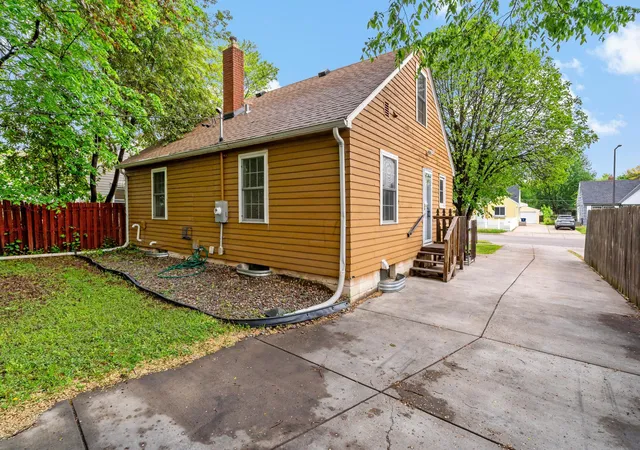 Homes for sale in Saint Paul, MN | 1131 Kingsford St, Saint Paul, MN 55106 | MLS# 7074859