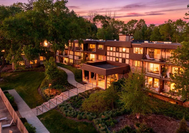 1st image of 205 Barry #117, Wayzata, MN 55391 | MLS# 7074963