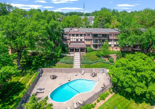 3rd image of 205 Barry #117, Wayzata, MN 55391 | MLS# 7074963