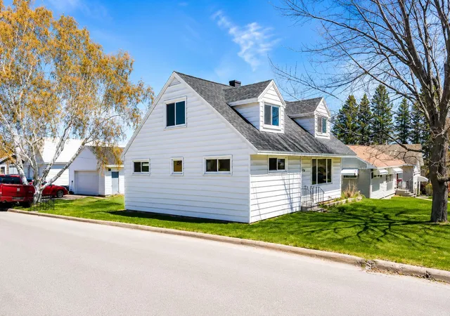 3rd image of 320 Michigan Ave W, Gilbert, MN 55741 | MLS# 7075000