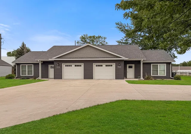 Homes for sale in Edgerton, MN | 950 W 1st Ave, Edgerton, MN 56128 | MLS# 7075053