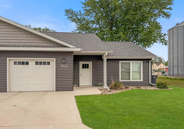 Homes for sale in Edgerton, MN | 950 W 1St Ave, Edgerton, MN 56128 | MLS# 7075053