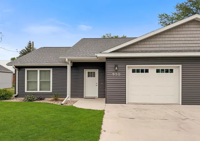 Homes for sale in Edgerton, MN | 950 W 1St Ave, Edgerton, MN 56128 | MLS# 7075053
