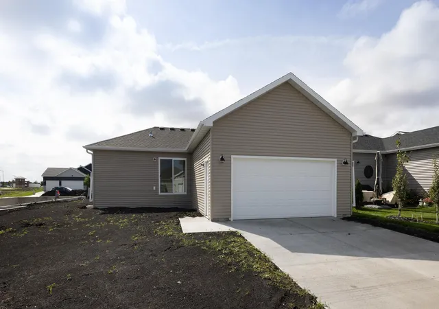 Photo 2 of Single family home for sale at 2575 Golden Ln S, Fargo, ND 58104 | MLS# 7075112 | Listing updated on 2026-09-23