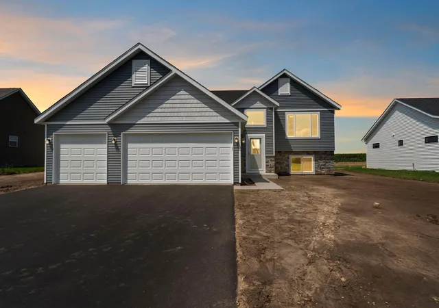 Photo 2 of Single family home for sale at 106 Maple Ct, Cannon Falls, MN 55009 | MLS# 7075175 | Listing updated on 2026-09-17