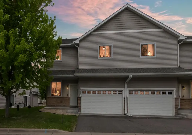 Photo 1 of Single family home for sale at 1283 County Rd D Cir E #B, Saint Paul, MN 55109 | MLS# 7075314 | Listing updated on 2026-09-15