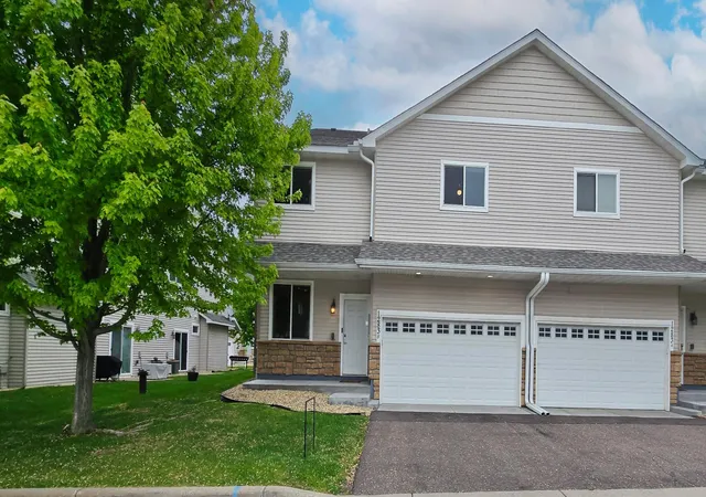 Photo 2 of Single family home for sale at 1283 County Rd D Cir E #B, Saint Paul, MN 55109 | MLS# 7075314 | Listing updated on 2026-09-15