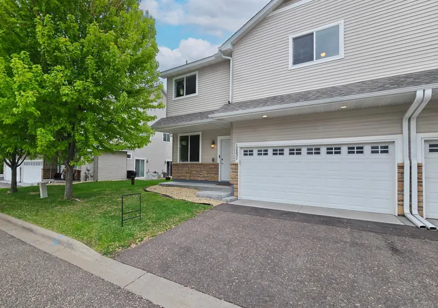 Photo 3 of Single family home for sale at 1283 County Rd D Cir E #B, Saint Paul, MN 55109 | MLS# 7075314 | Listing updated on 2026-09-15
