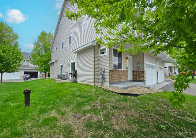 Photo 3 of Single family home for sale at 1283 County Rd D Cir E #B, Saint Paul, MN 55109 | MLS# 7075314 | Listing updated on 2026-09-15