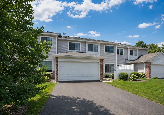Homes for sale in Apple Valley, MN | 15981 Flotilla Trl #311, Apple Valley, MN 55124 | MLS# 7075398