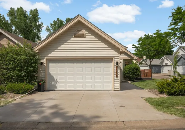 Homes for sale in Oakdale, MN | 1390 Granada Trl N, Oakdale, MN 55128 | MLS# 7075524